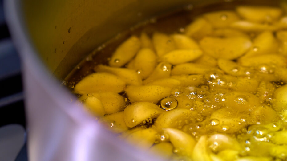 cooking garlic cloves
